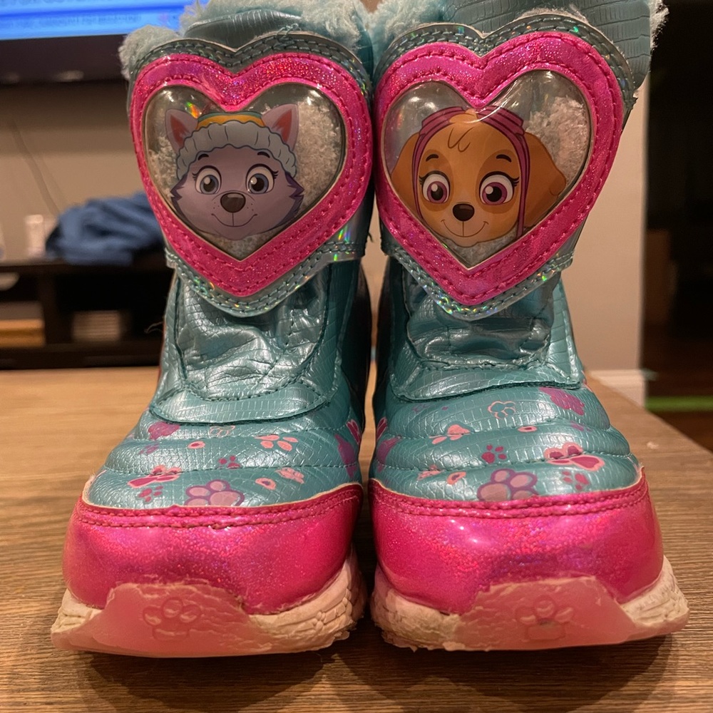 Paw patrol light up snow boots size 10